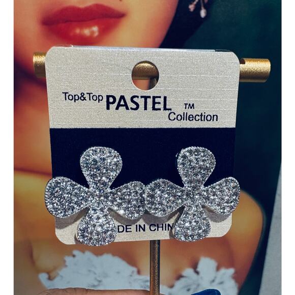 EARRINGS: Silver & Rhinestone 4 Leaf Clover, NIP - Picture 4 of 6
